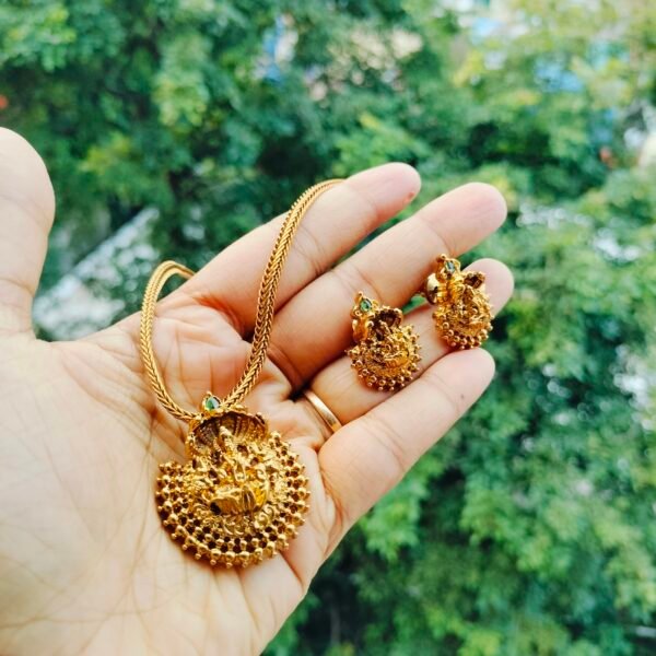 Laksmi Pendent Set